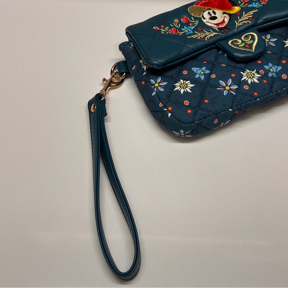 NEW DISNEY EPCOT GERMANY PAVILION BLACK FOREST MINNIE MOUSE QUILTED WRISTLET - Picture 10 of 11